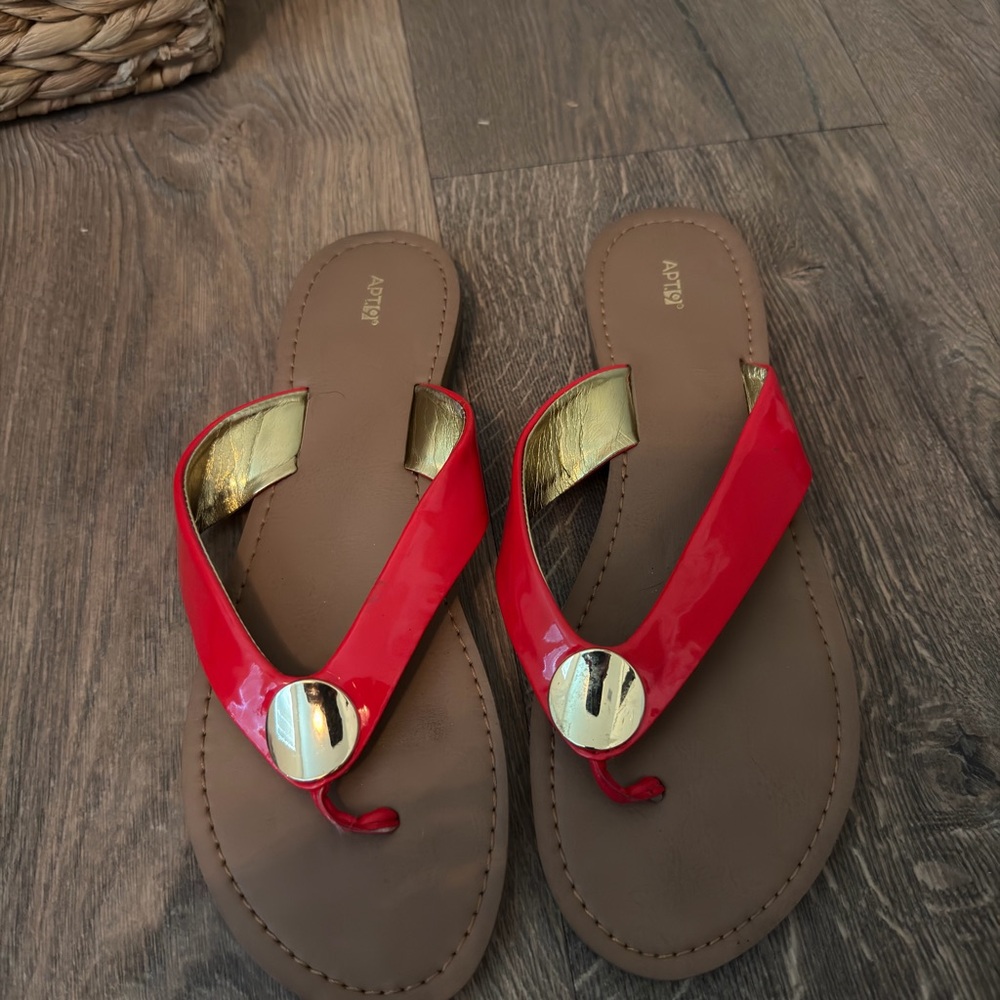Size 8, APT 9 shiny red sandals with gold colored button